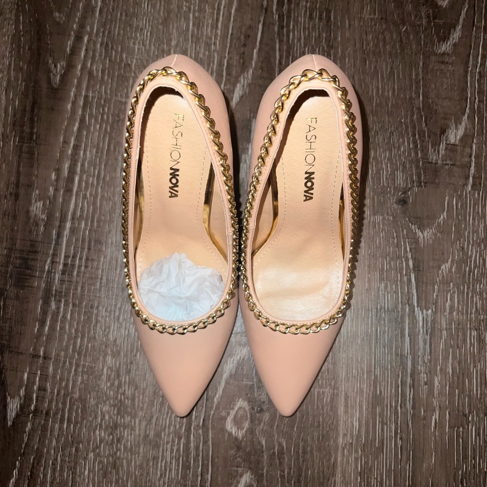 Tan classic/beautiful pumps